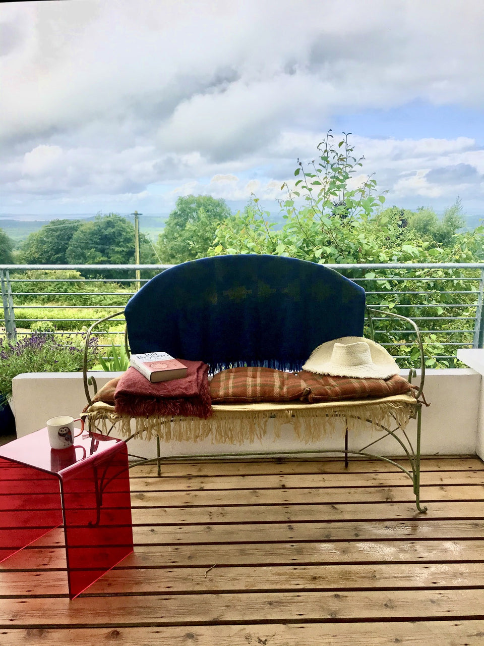 Stylish Metal Bench Seat (1)