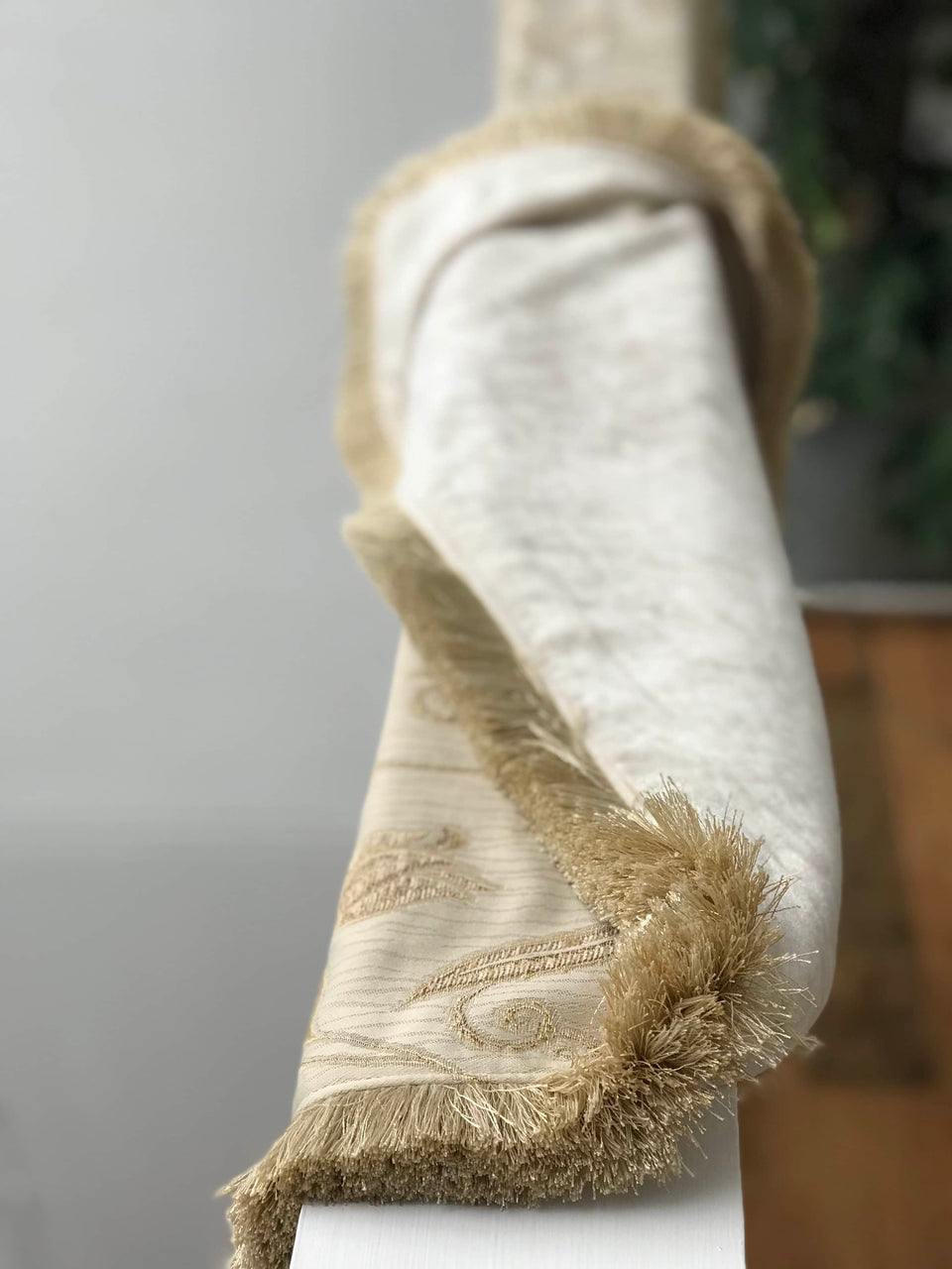 beautiful heavy throw with a dense gold tasselled fringe